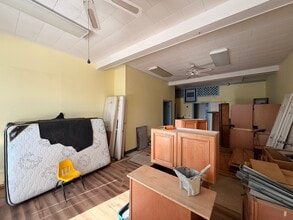 876 Central Ave, Pawtucket, RI à louer Photo intérieure– Image 2 sur 10