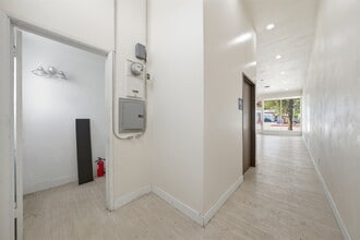 340-344 E Foothill Blvd, Arcadia, CA à louer Photo intérieure– Image 2 sur 12