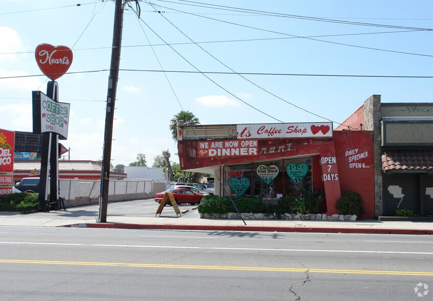 16918 Saticoy St, Van Nuys, CA à vendre - Photo de l’immeuble – Image 3 sur 3