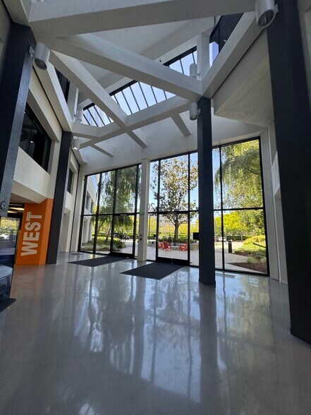 2001 Gateway Pl, San Jose, CA à louer - Photo de l’immeuble – Image 3 sur 18