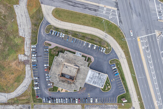 555 E Butterfield Rd, Lombard, IL - VUE AÉRIENNE  vue de carte - Image1