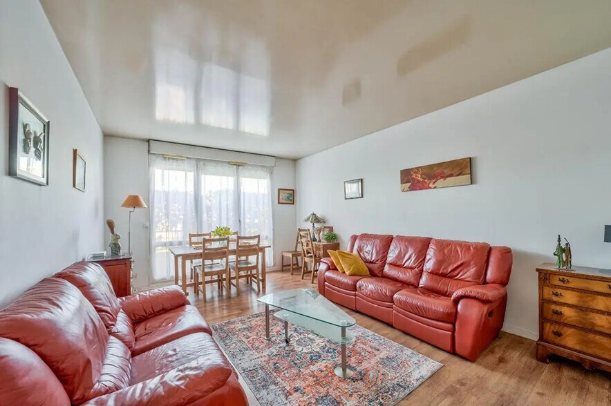 Bureau dans Issy-les-Moulineaux à vendre - Photo de l’immeuble – Image 2 sur 12
