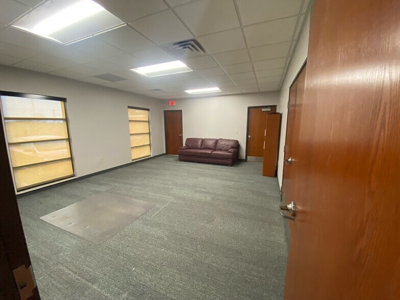 702 Trafalgar Pointe Pl, Trafalgar, IN à louer - Photo intérieure – Image 3 sur 13