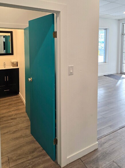 1361 Winnipeg St, Squamish, BC à louer - Photo intérieure – Image 2 sur 3