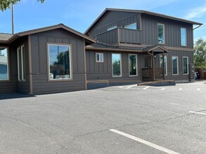 735 SW 9th St, Redmond, OR à louer Photo intérieure– Image 1 sur 6