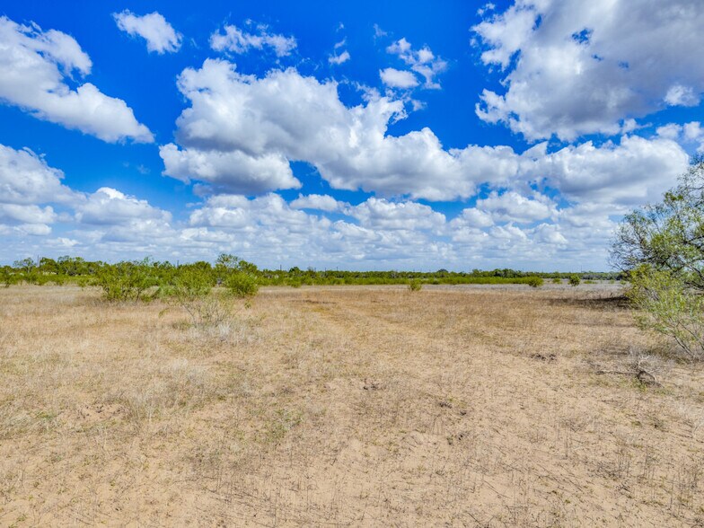 West Rockport Road & S 1604 W (E Anderson Loop) rd, Somerset, TX à vendre - Photo de l’immeuble – Image 2 sur 15