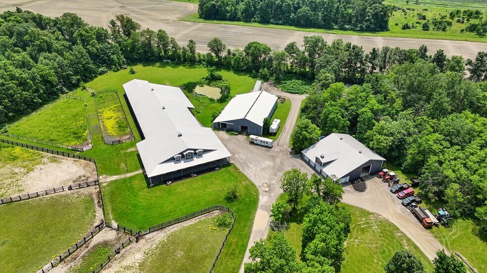 14743 Leesburg Rd, Fort Wayne, IN à vendre - Photo de l’immeuble – Image 2 sur 46