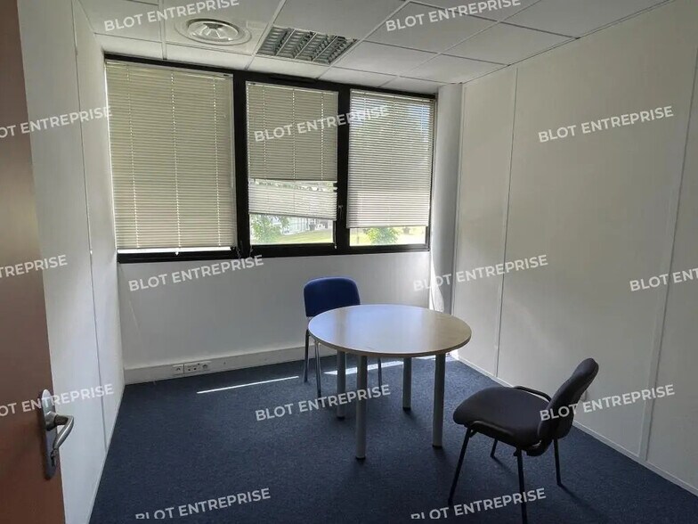 Bureau dans Bruz à louer - Photo de l’immeuble – Image 3 sur 8