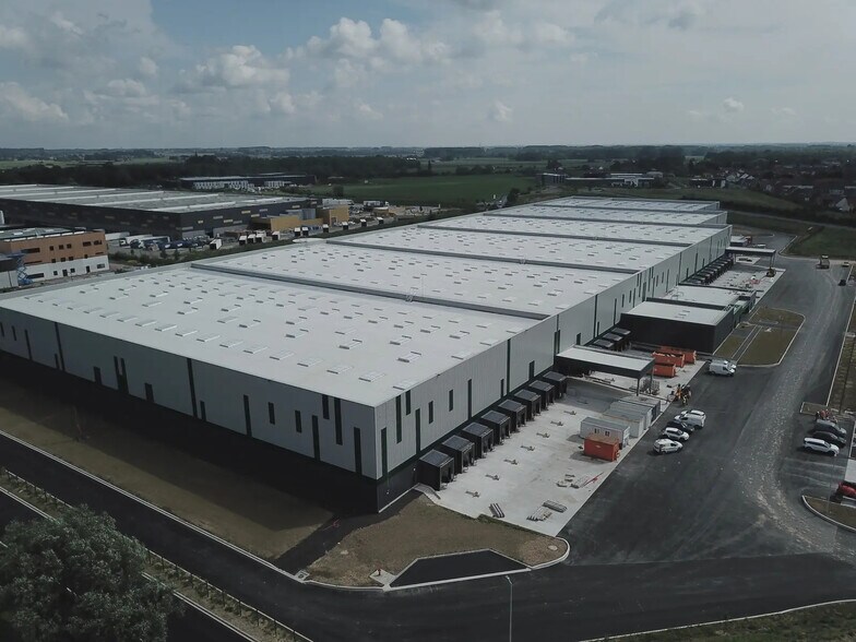 Industriel/Logistique dans Sainghin-en-Weppes à louer - Photo de l’immeuble – Image 3 sur 4