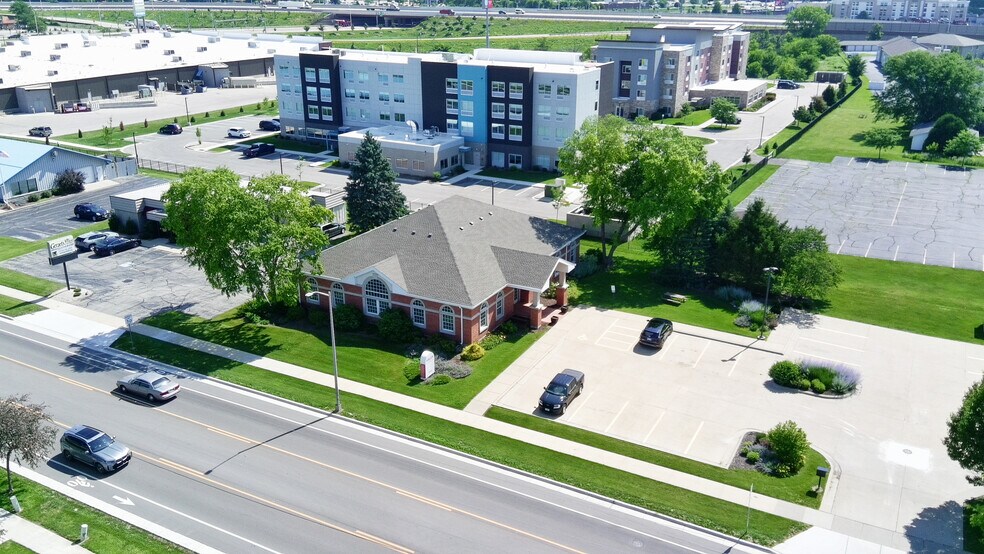 2620 N Pontiac Dr, Janesville, WI à vendre - Photo de l’immeuble – Image 3 sur 8