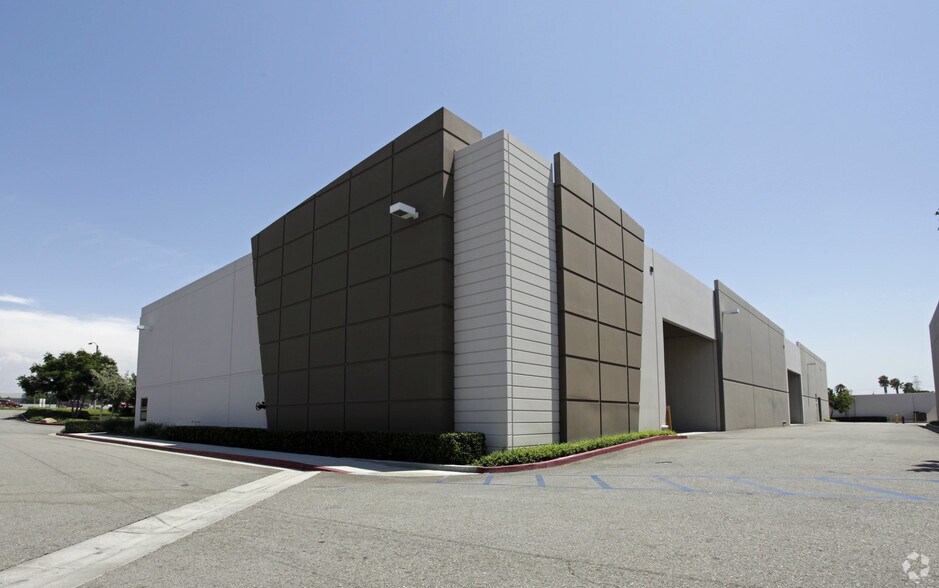 1920 S Rochester Ave, Ontario, CA à louer - Photo de l’immeuble – Image 2 sur 9