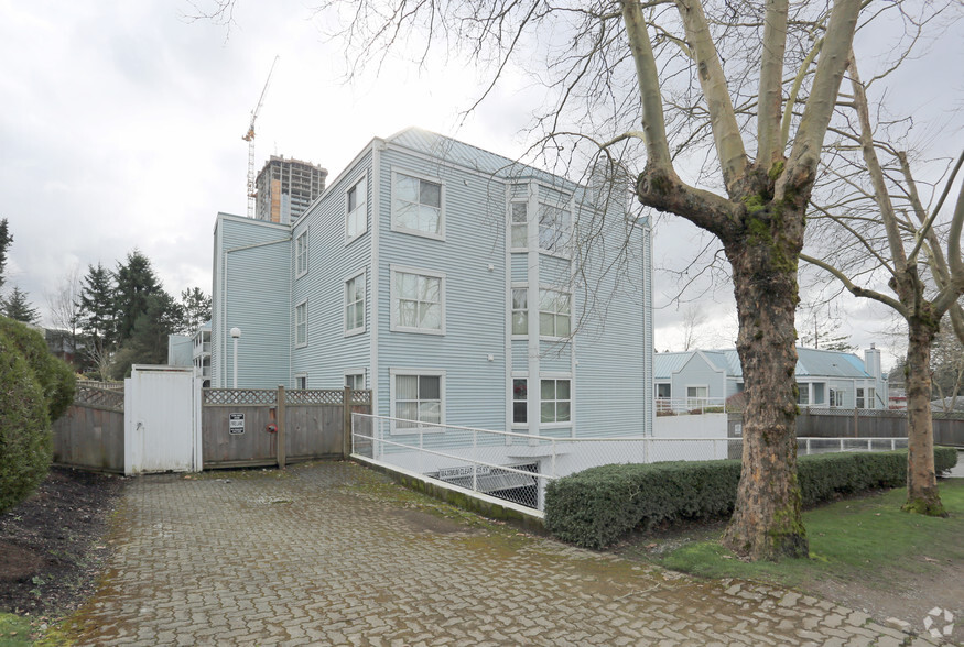 10050-10090 137 A St, Surrey, BC à vendre - Photo de l’immeuble – Image 3 sur 5