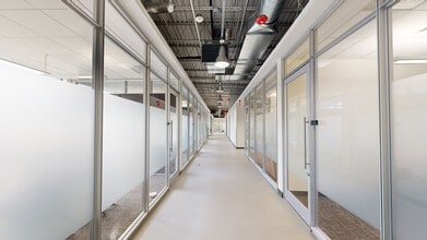 77 Rowe St, Newton, MA à louer Numérisation 3D Matterport– Image 1 sur 7