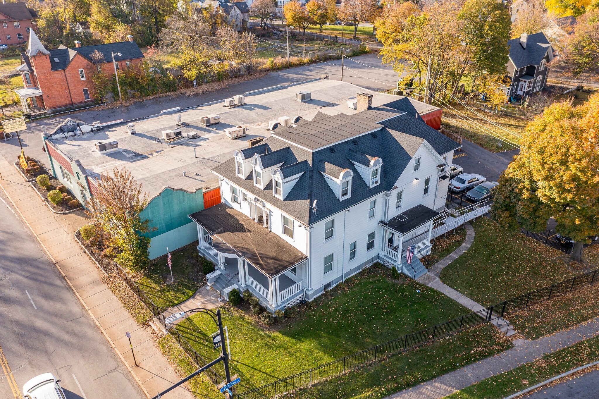 614 W Main St, Rochester, NY à vendre Photo principale– Image 1 sur 2