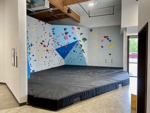 1001-1071 SE Tualatin Valley Hwy, Hillsboro, OR à louer Photo intérieure– Image 2 sur 4