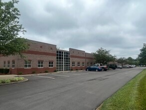1534-1552 Ormsby Station Ct, Louisville, KY à louer Photo de l’immeuble– Image 1 sur 9