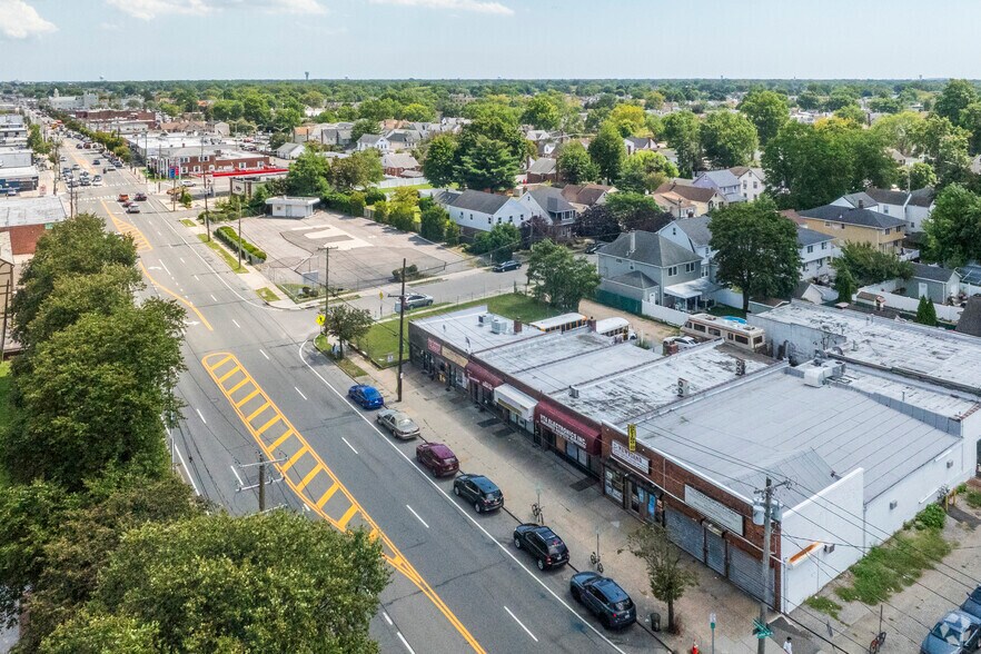 1155-1157 Hempstead Tpke, Franklin Square, NY à vendre - Photo de l’immeuble – Image 3 sur 6
