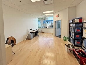 1971 Broadway St, Port Coquitlam, BC à louer Photo intérieure– Image 2 sur 3