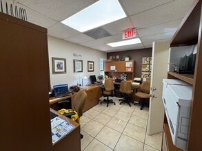 7710 NW 56th Way, Pompano Beach, FL à louer Photo de l’immeuble– Image 1 sur 8
