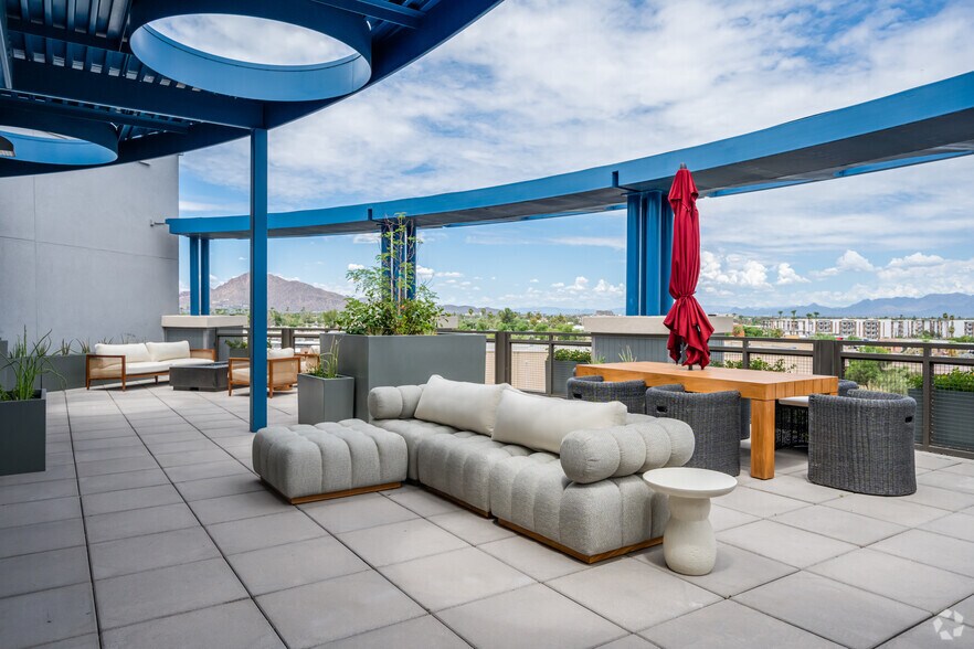 7115 E McDowell Rd, Scottsdale, AZ à louer - Photo de l’immeuble – Image 3 sur 4