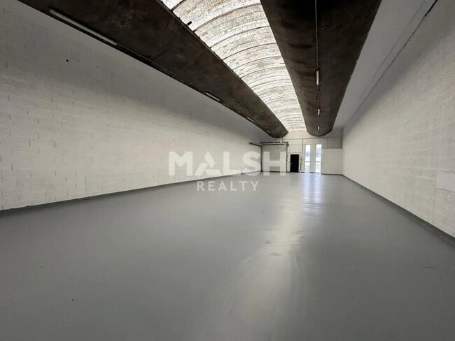 Plus de détails pour Local d'activités à louer