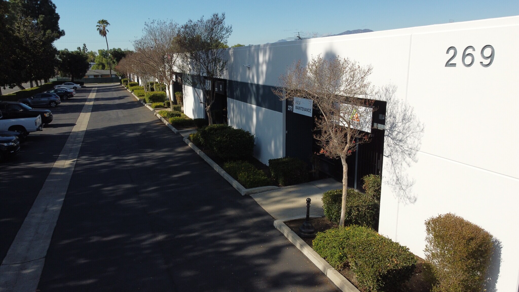 269-299 W Allen Ave, San Dimas, CA à louer Photo de l’immeuble– Image 1 sur 10