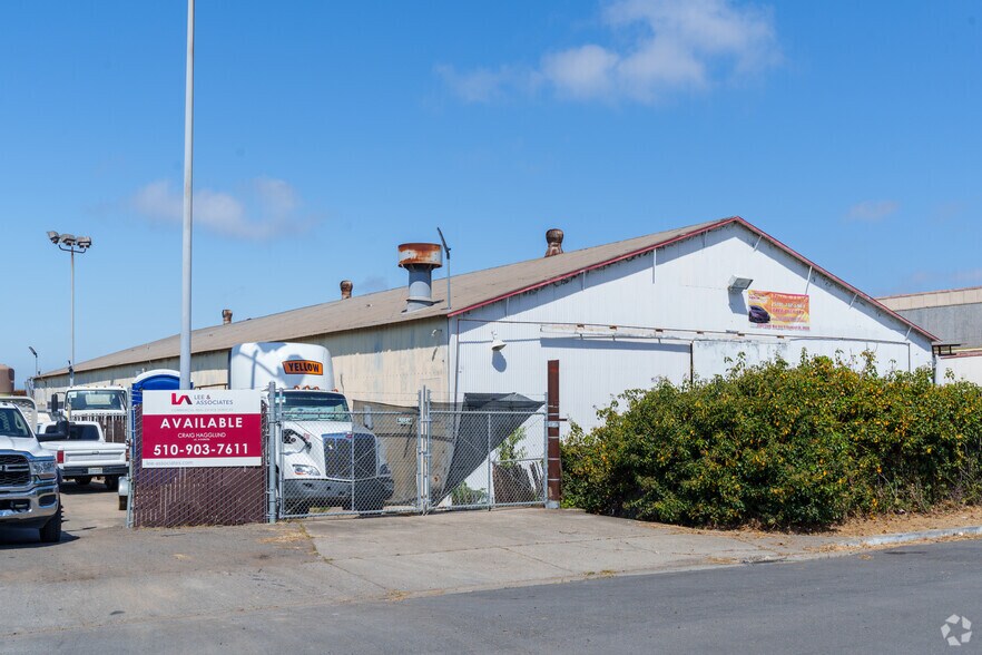 1730 Sabre St, Hayward, CA à louer - Photo de l’immeuble – Image 3 sur 28