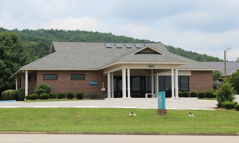 1425 Greenbrier Dear Rd, Anniston, AL à louer - Photo de l’immeuble – Image 2 sur 14