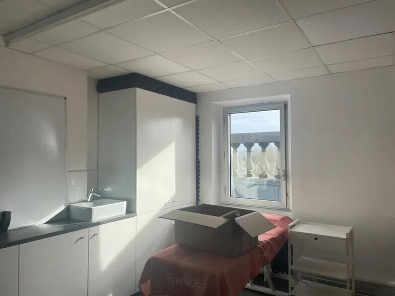 Bureau dans Bordeaux à louer - Photo de l’immeuble – Image 3 sur 11