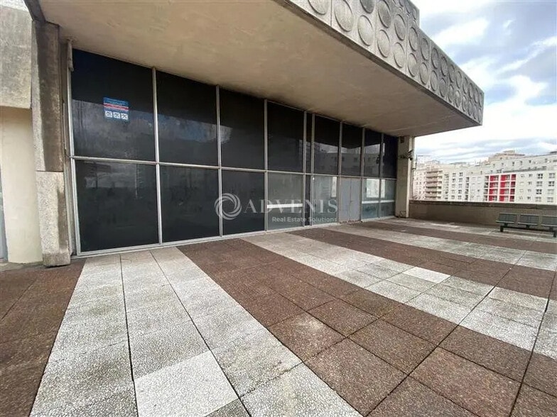 Bureau dans Courbevoie à louer - Photo de l’immeuble – Image 1 sur 4