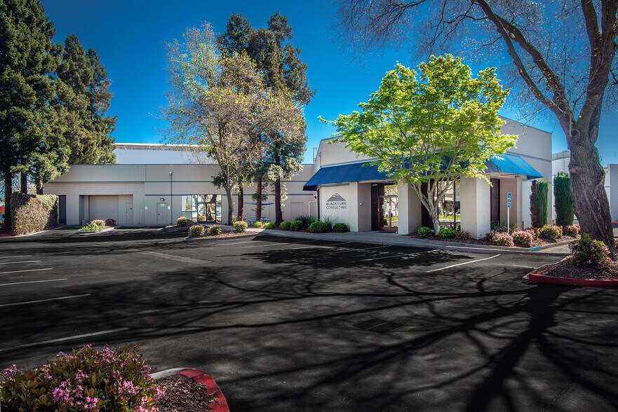 2491 Boatman Ave, West Sacramento, CA à vendre - Photo de l’immeuble – Image 1 sur 6