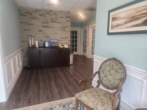 490 W Route 33, Millstone Township, NJ à louer Photo intérieure– Image 2 sur 5