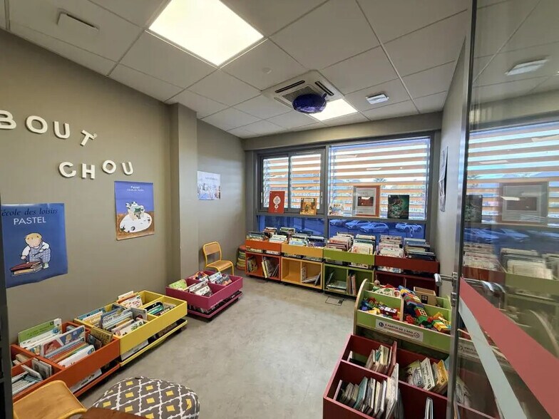 Bureau dans Roquebrune-sur-Argens à vendre - Photo de l’immeuble – Image 3 sur 4