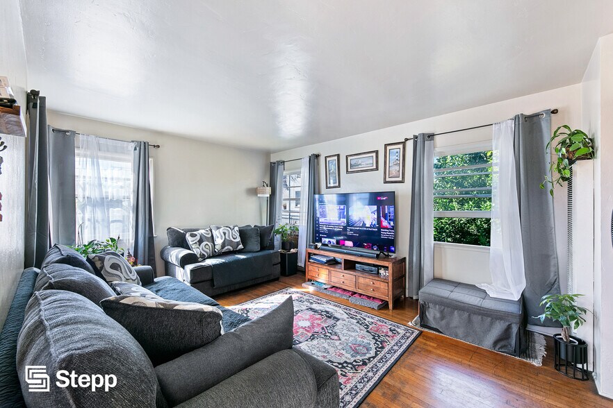 2409 Cedar Ave, Long Beach, CA à vendre - Photo de l’immeuble – Image 2 sur 17