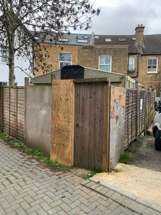 Plus de détails pour 23 High St, Kingston Upon Thames - Local commercial à louer