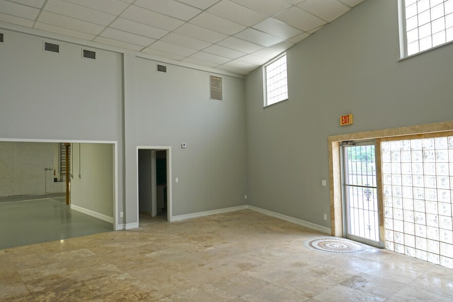 821 27th St, West Palm Beach, FL à louer - Photo de l’immeuble – Image 3 sur 11