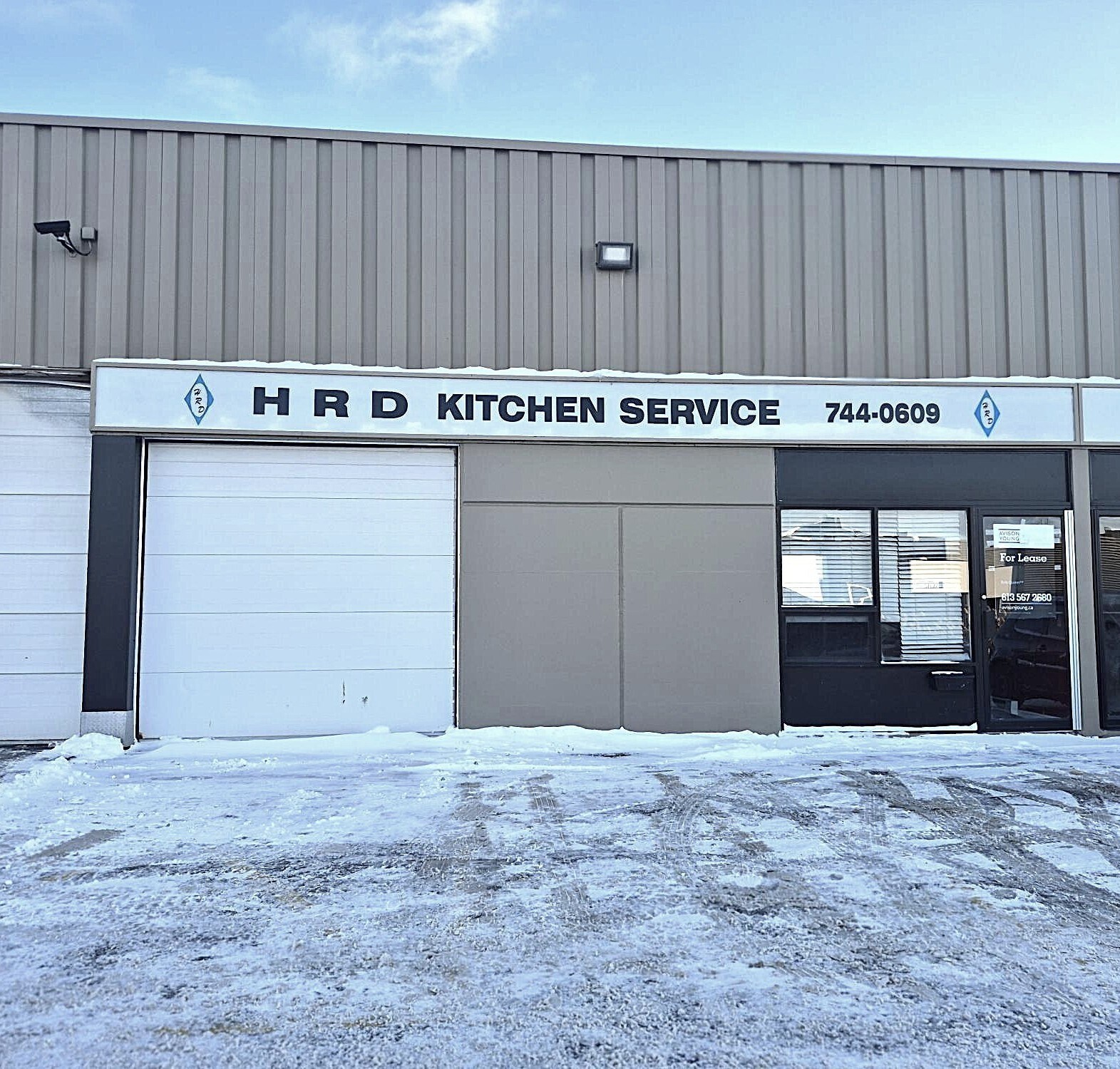 1580-1590 Liverpool Ct, Ottawa, ON à louer Photo de l’immeuble– Image 1 sur 10