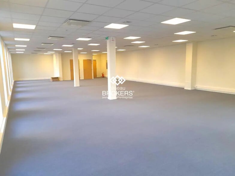 Bureau dans Orléans à vendre - Photo de l’immeuble – Image 3 sur 10