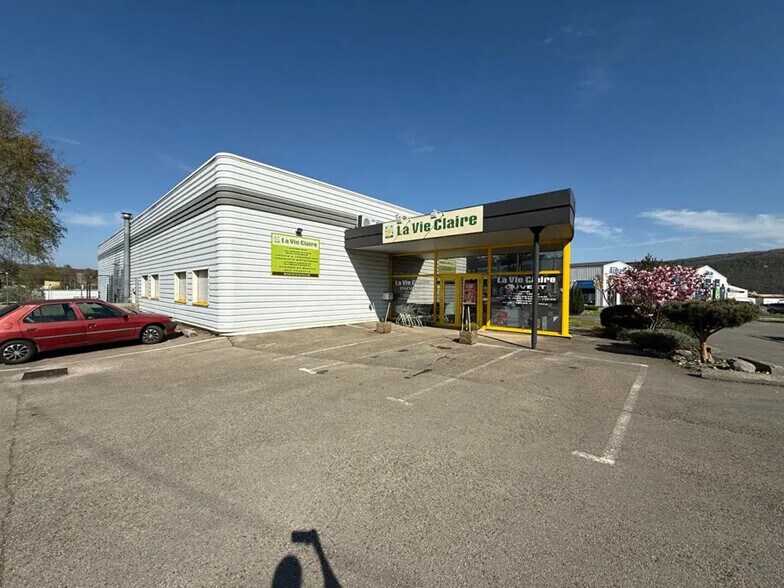 Local commercial dans Besançon à louer - Photo de l’immeuble – Image 2 sur 8
