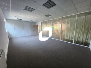 2 Avenue Des 3 Peuples, Montigny-le-Bretonneux à vendre Photo intérieure– Image 1 sur 9