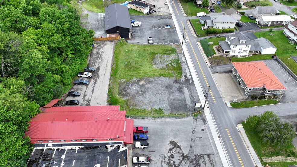 369 Holland Ave, Westover, WV à louer - Photo de l’immeuble – Image 3 sur 11
