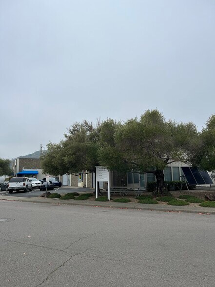 20-24 Mark Dr, San Rafael, CA à louer - Photo de l’immeuble – Image 3 sur 4