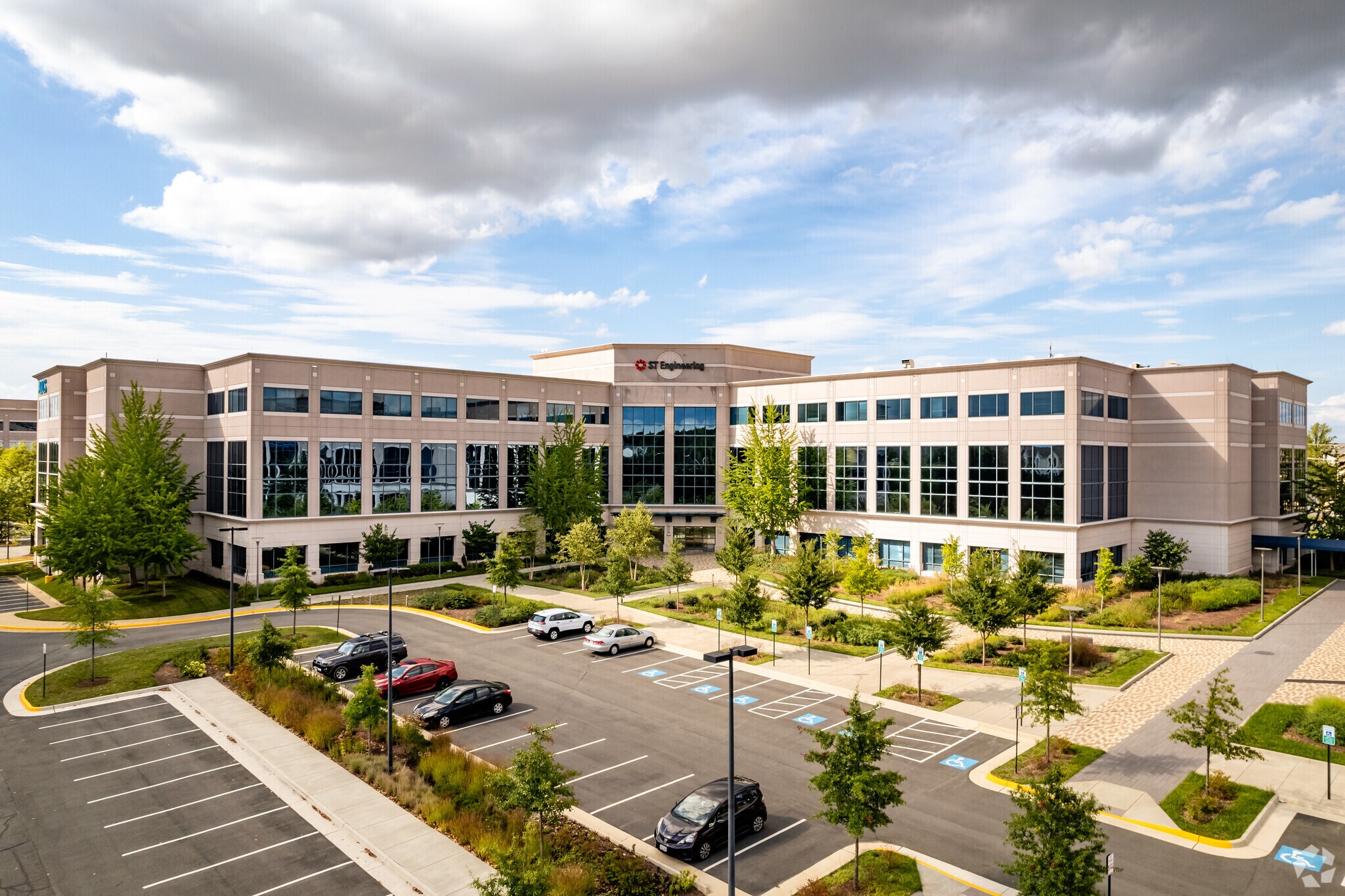 13861 Sunrise Valley Dr, Herndon, VA à louer Photo principale– Image 1 sur 24