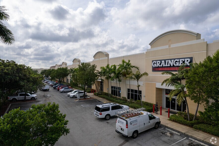 2103 SW 2nd St, Pompano Beach, FL à louer - Photo de l’immeuble – Image 3 sur 4