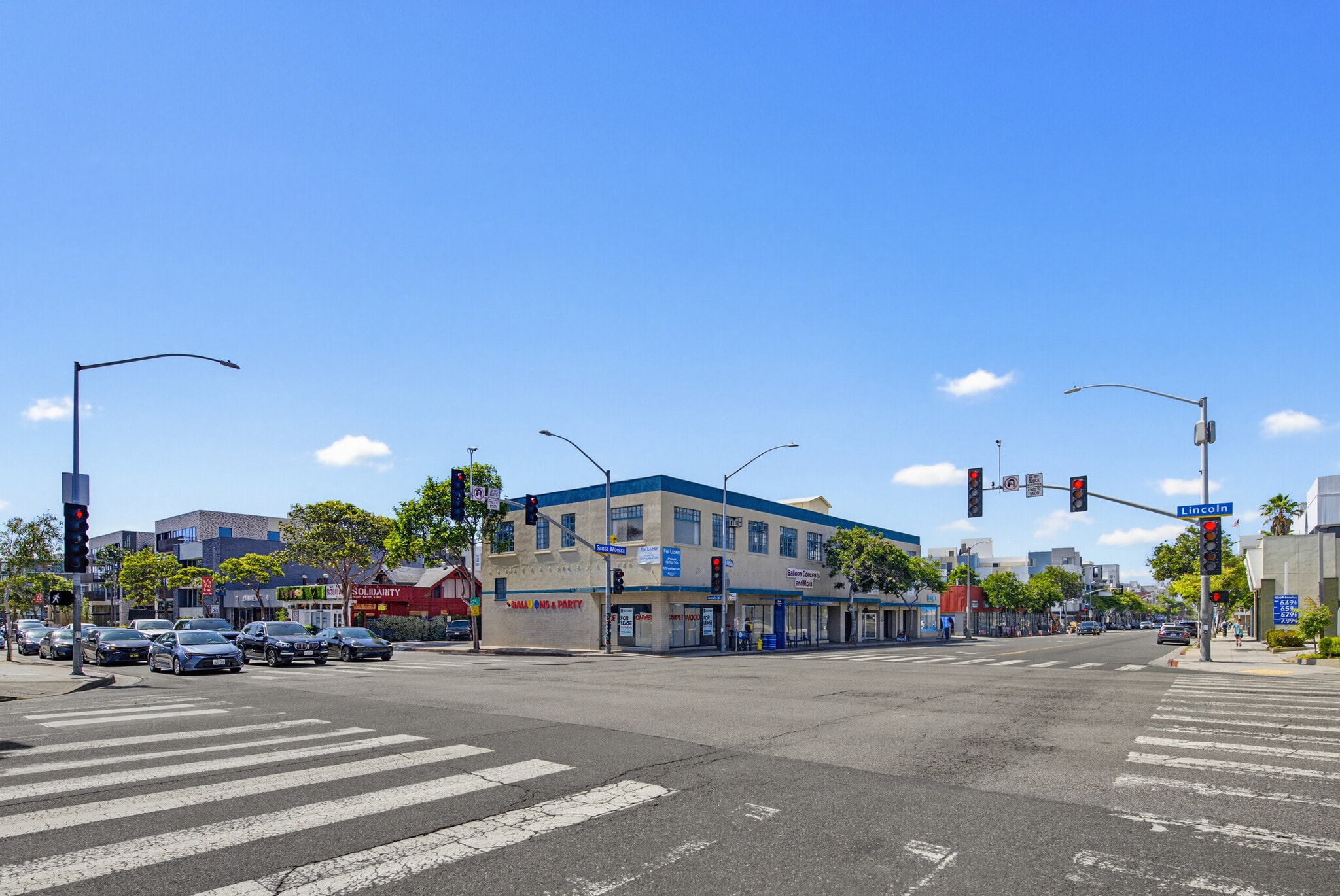 718-734 Santa Monica Blvd, Santa Monica, CA à louer Photo intérieure– Image 1 sur 22