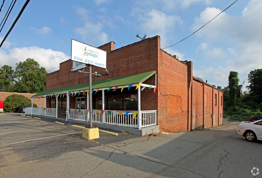 130 W Charlotte Ave, Mount Holly, NC à vendre - Photo principale – Image 1 sur 3