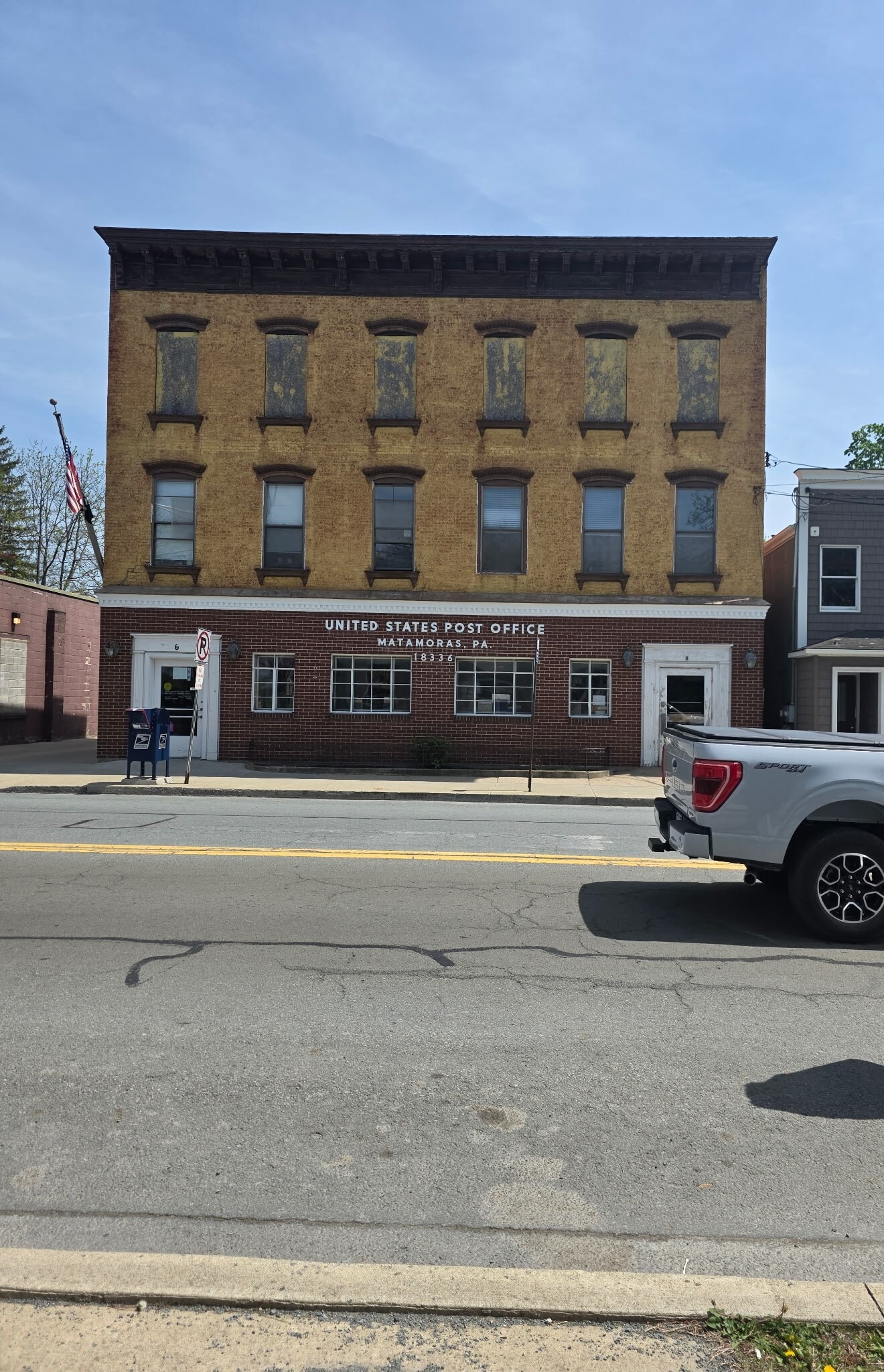 8 Pennsylvania Ave, Matamoras, PA à louer Photo de l’immeuble– Image 1 sur 9