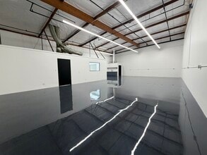 12612-12630 Raymer St, North Hollywood, CA à louer Photo intérieure– Image 1 sur 3