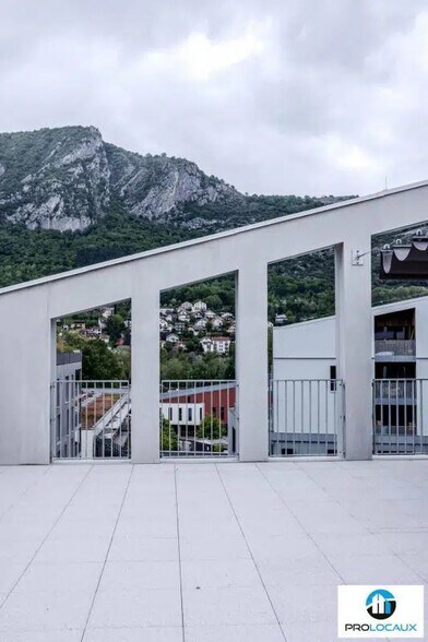 Bureau dans Grenoble à vendre - Photo de l’immeuble – Image 2 sur 12