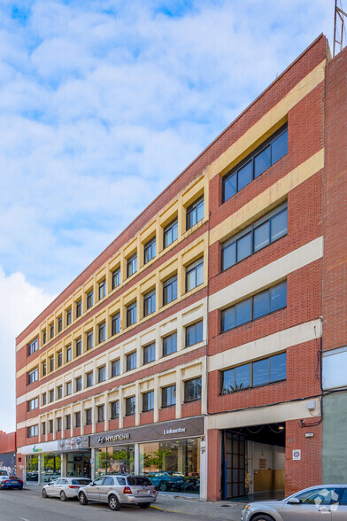 Avinguda Del Carrilet, 191, L'Hospitalet de Llobregat, Barcelona à louer - Photo de l’immeuble – Image 2 sur 7